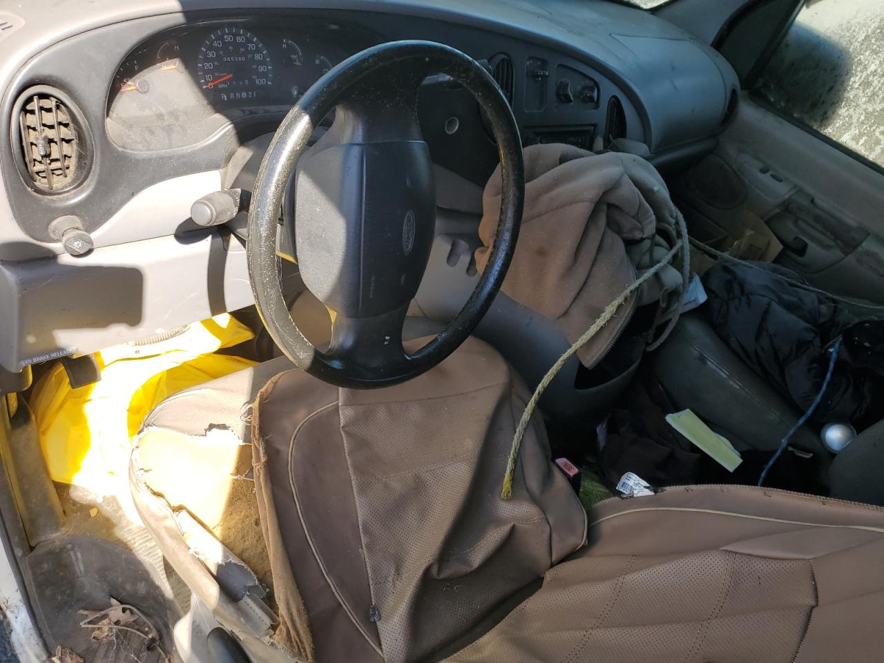 2000 Ford Econoline E150 Van VIN: 1FTRE1425YHB30122 Lot: 84868665