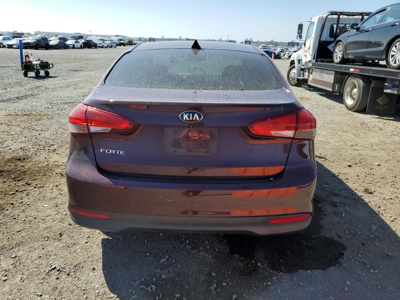 2018 Kia Forte Lx VIN: 3KPFL4A75JE226516 Lot: 82289835