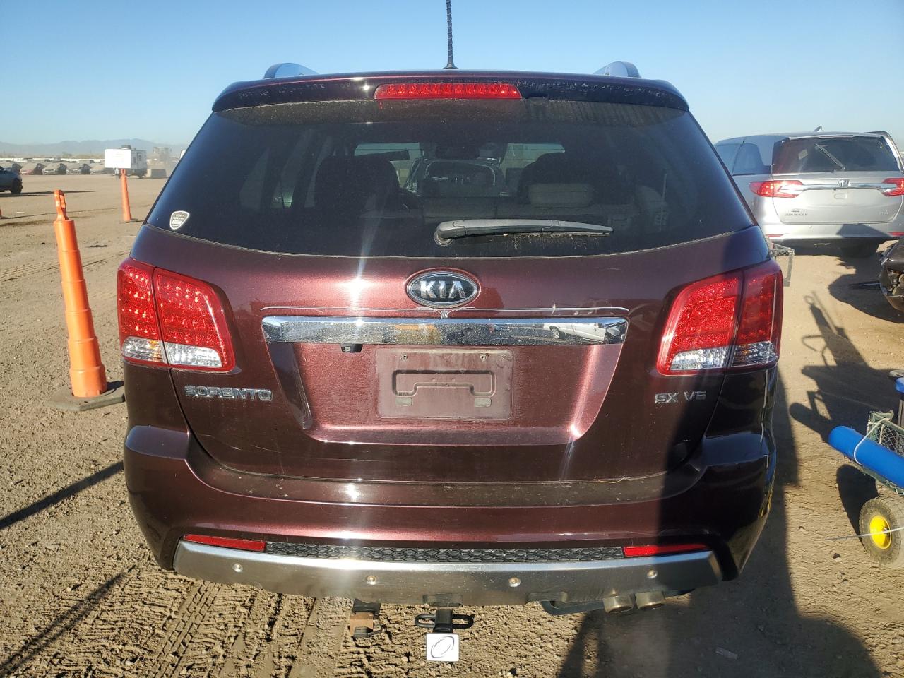2011 Kia Sorento Sx VIN: 5XYKWDA23BG120421 Lot: 82649355