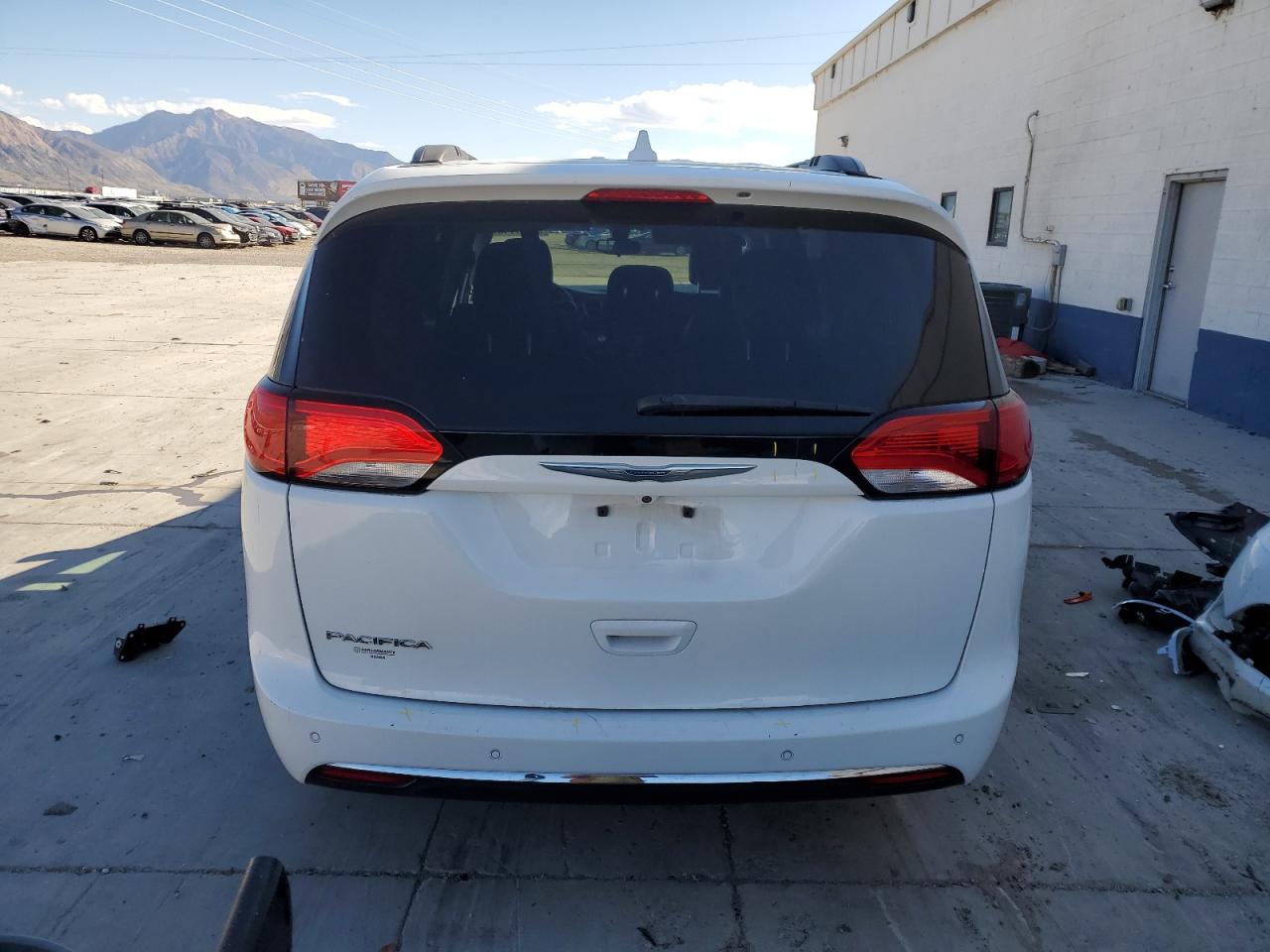 2017 Chrysler Pacifica Touring L VIN: 2C4RC1BG6HR534992 Lot: 82337715