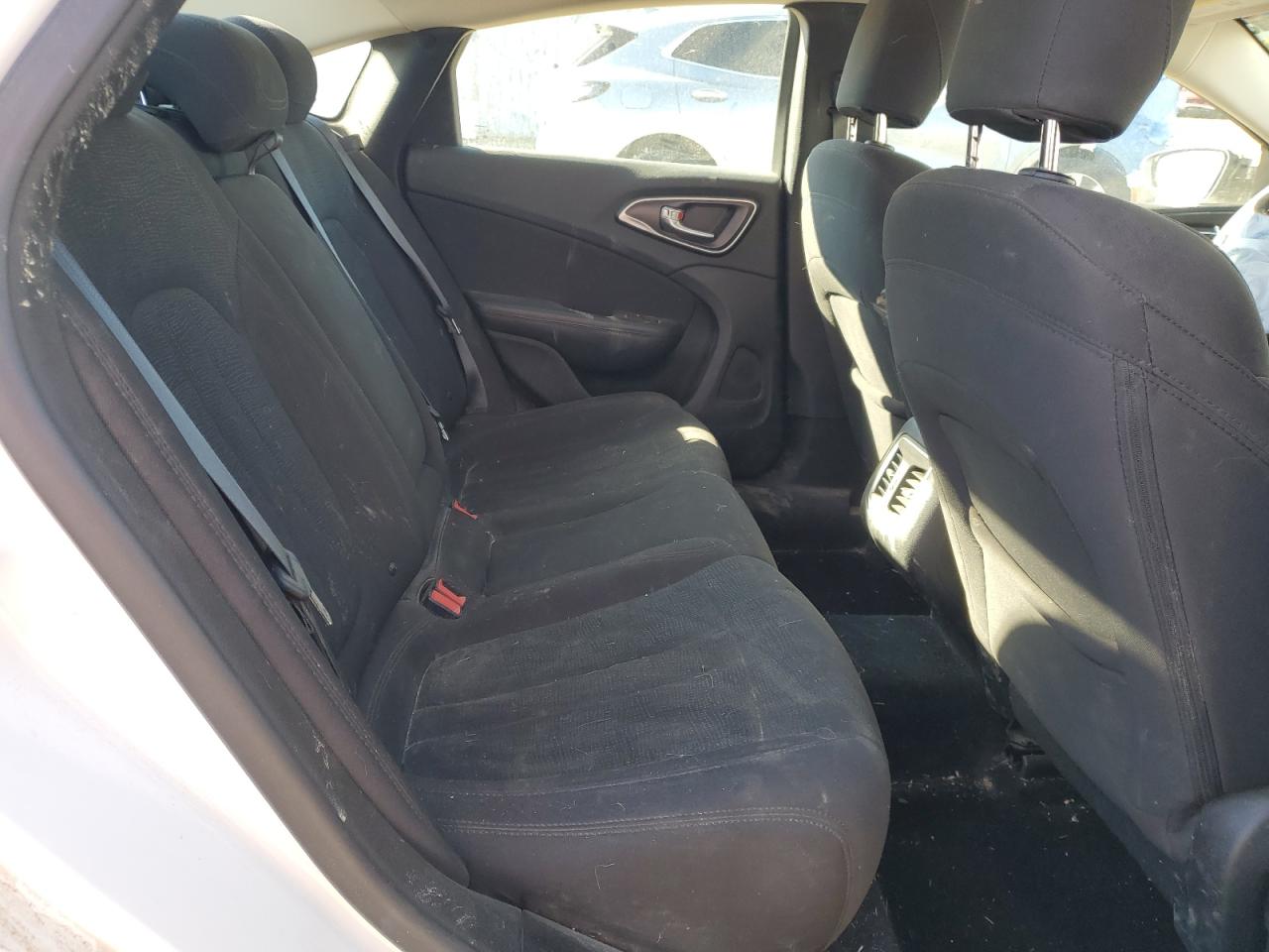 2015 Chrysler 200 Limited VIN: 1C3CCCAB2FN600329 Lot: 82614015