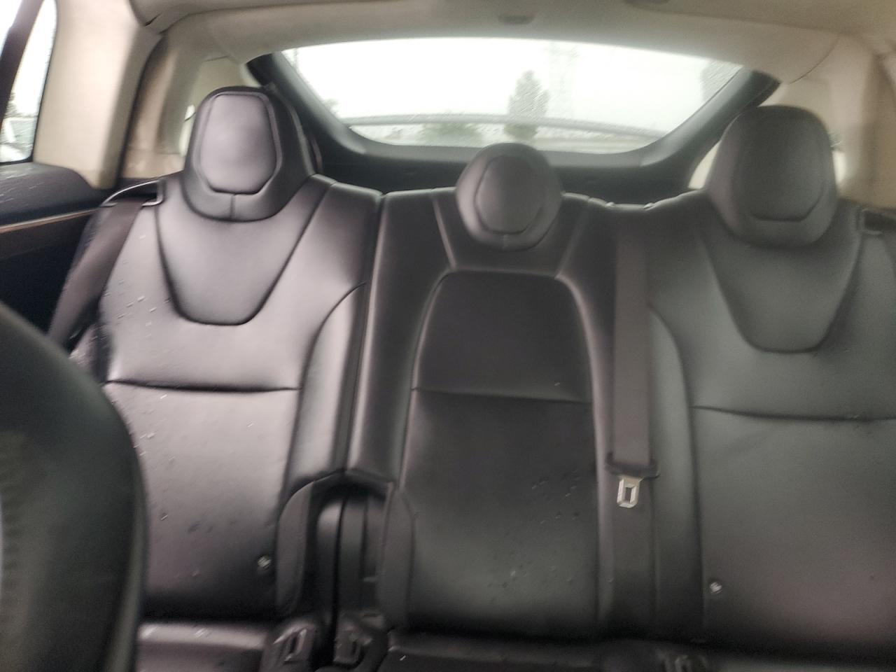 2017 Tesla Model X VIN: 5YJXCDE23HF078437 Lot: 85916915