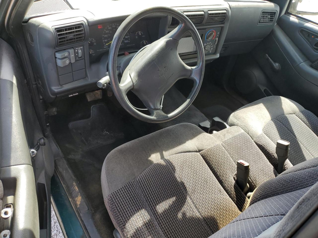 1997 GMC Sonoma VIN: 1GTCS19X5V8522225 Lot: 84572405