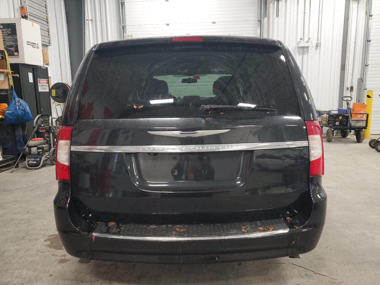 2016 Chrysler Town & Country Touring L VIN: 2C4RC1CGXGR285688 Lot: 82748405