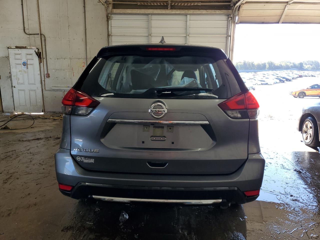2017 Nissan Rogue S VIN: JN8AT2MT3HW384610 Lot: 82123585