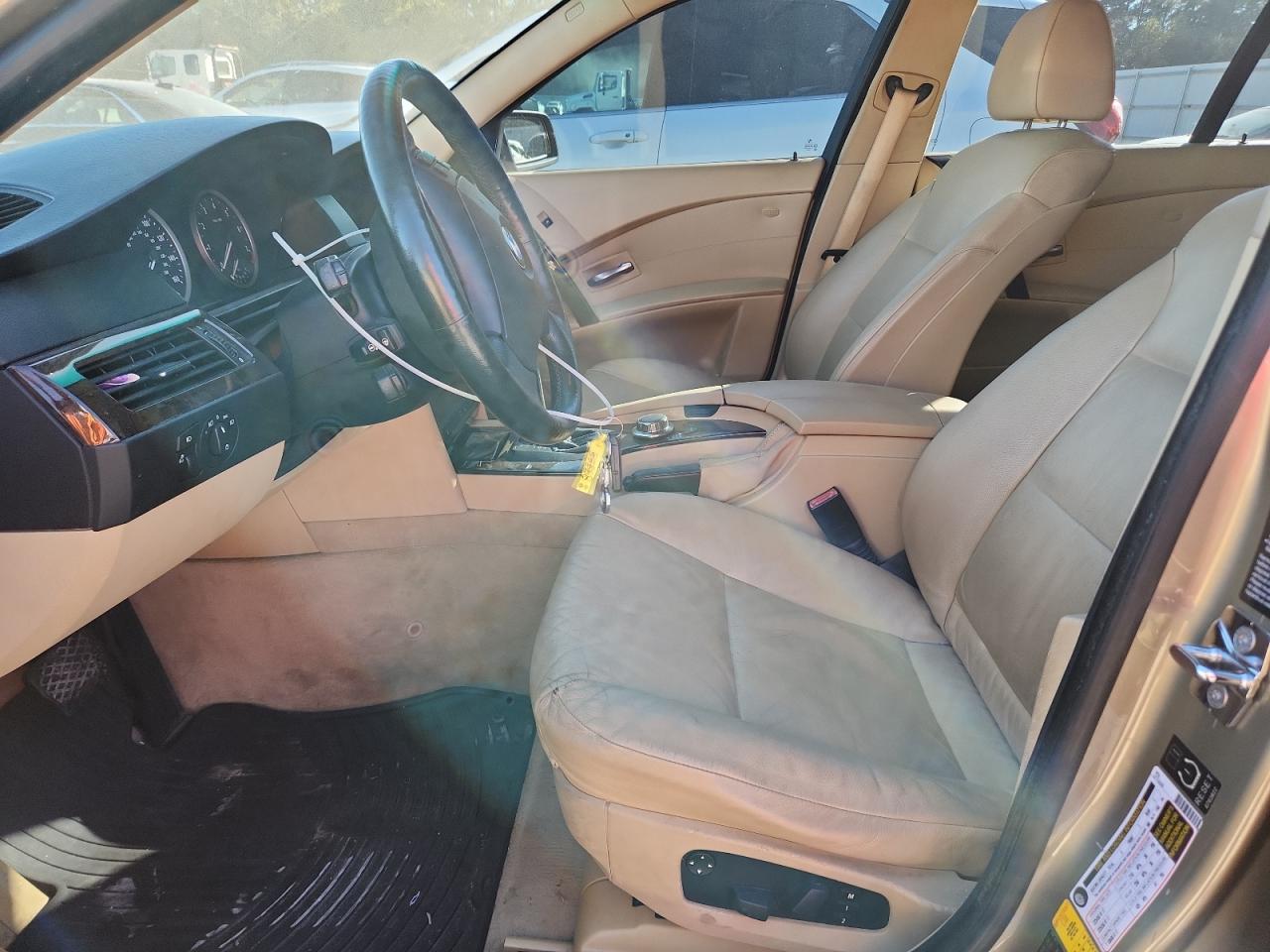 Фото: WBANF735X6CU20647