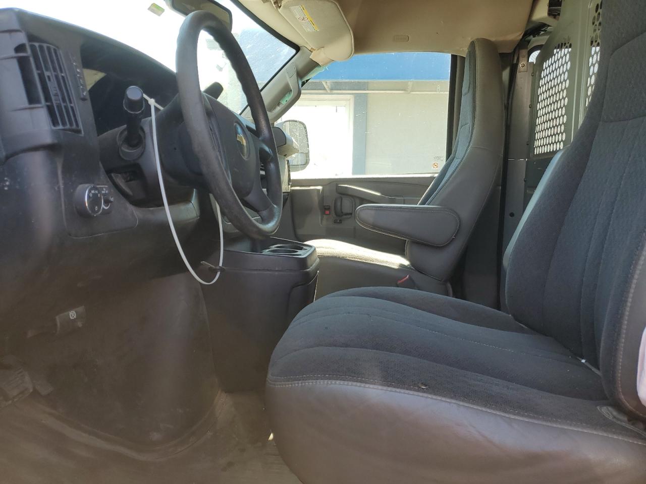 2018 Chevrolet Express G2500 VIN: 1GCWGAFG4J1906132 Lot: 84757585