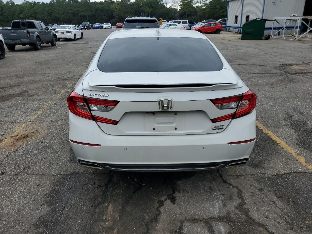 2018 Honda Accord Touring VIN: 1HGCV2F92JA032431 Lot: 90670265