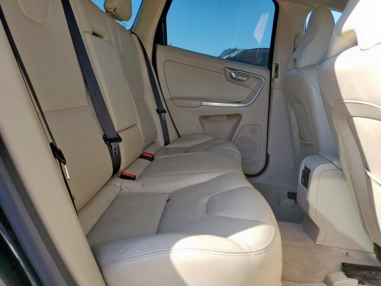 2015 Volvo Xc60 T5 Premier VIN: YV440MDK8F2721620 Lot: 82343205