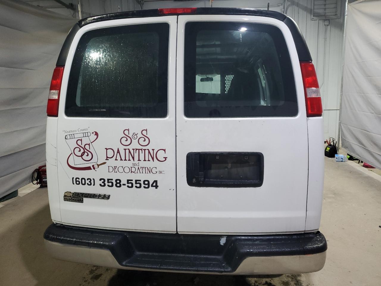 2018 Chevrolet Express 2500 Delivery Van VIN: 1GCWGAFG4J1907426 Lot: 90027015