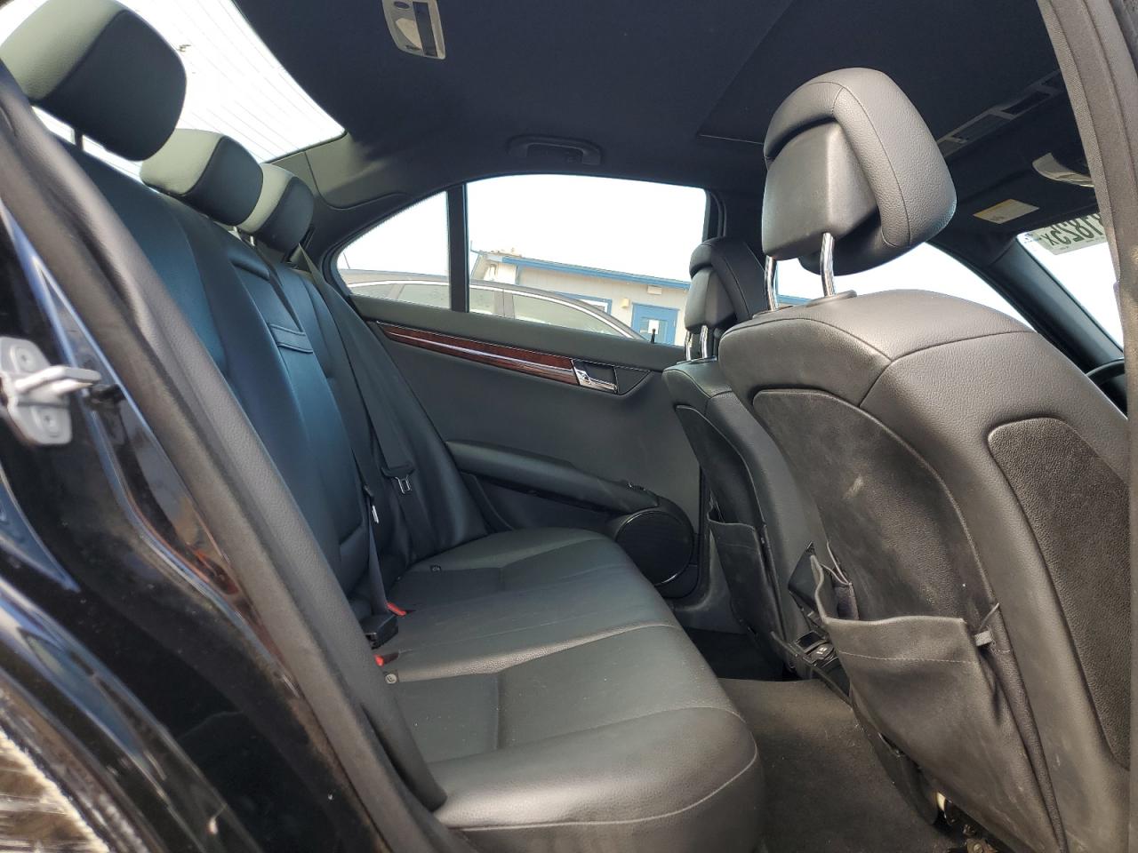 2011 Mercedes-Benz C 300 VIN: WDDGF5EB3BA475858 Lot: 82181825