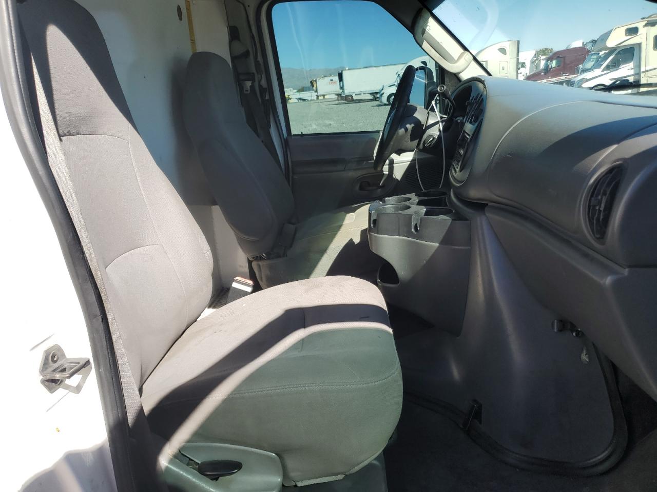 2006 Ford E450 Utility / Service Van VIN: 1FDXE45P86HA51331 Lot: 89667695