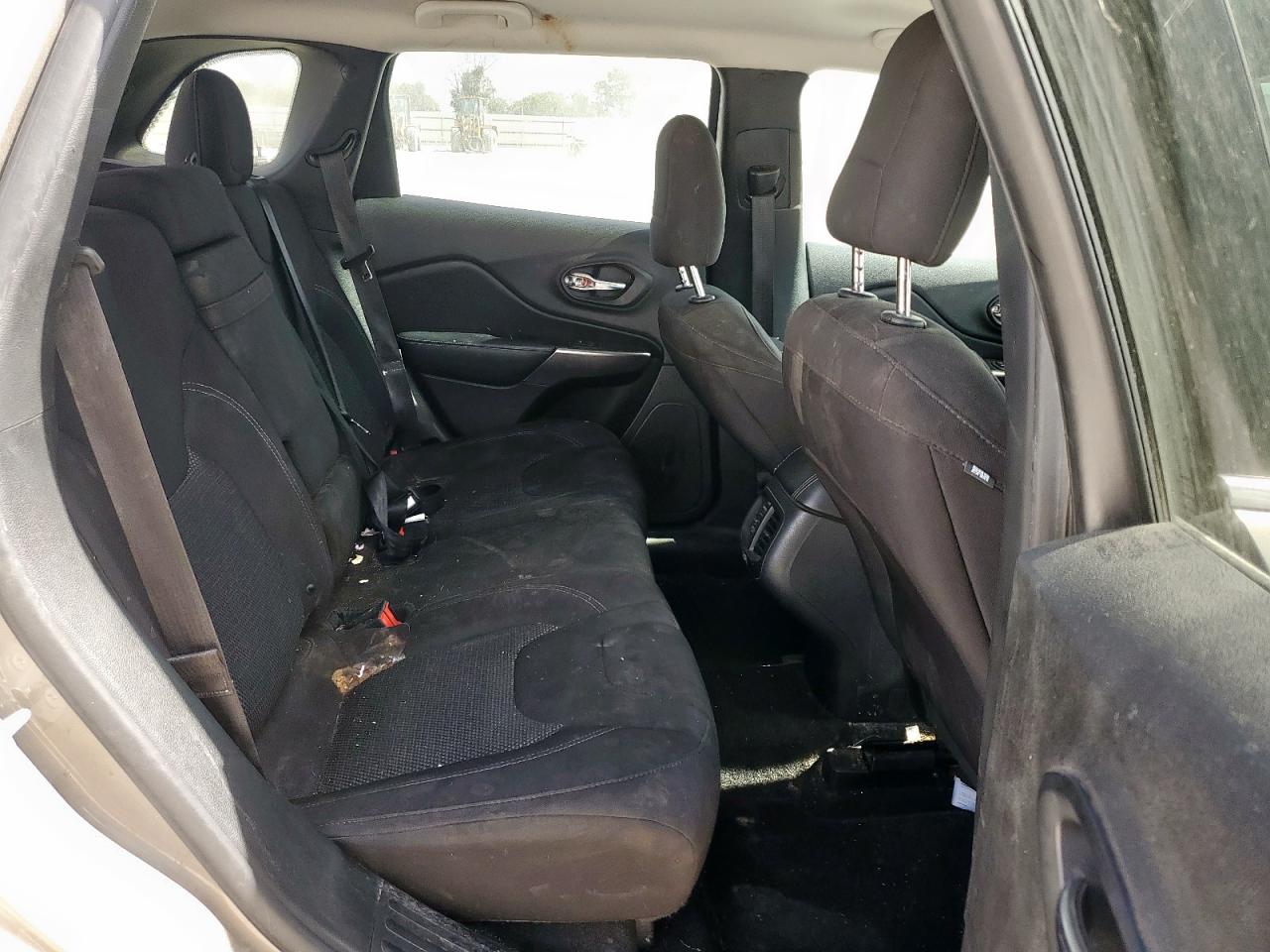 2019 Jeep Cherokee Latitude VIN: 1C4PJLCB0KD365624 Lot: 84645185