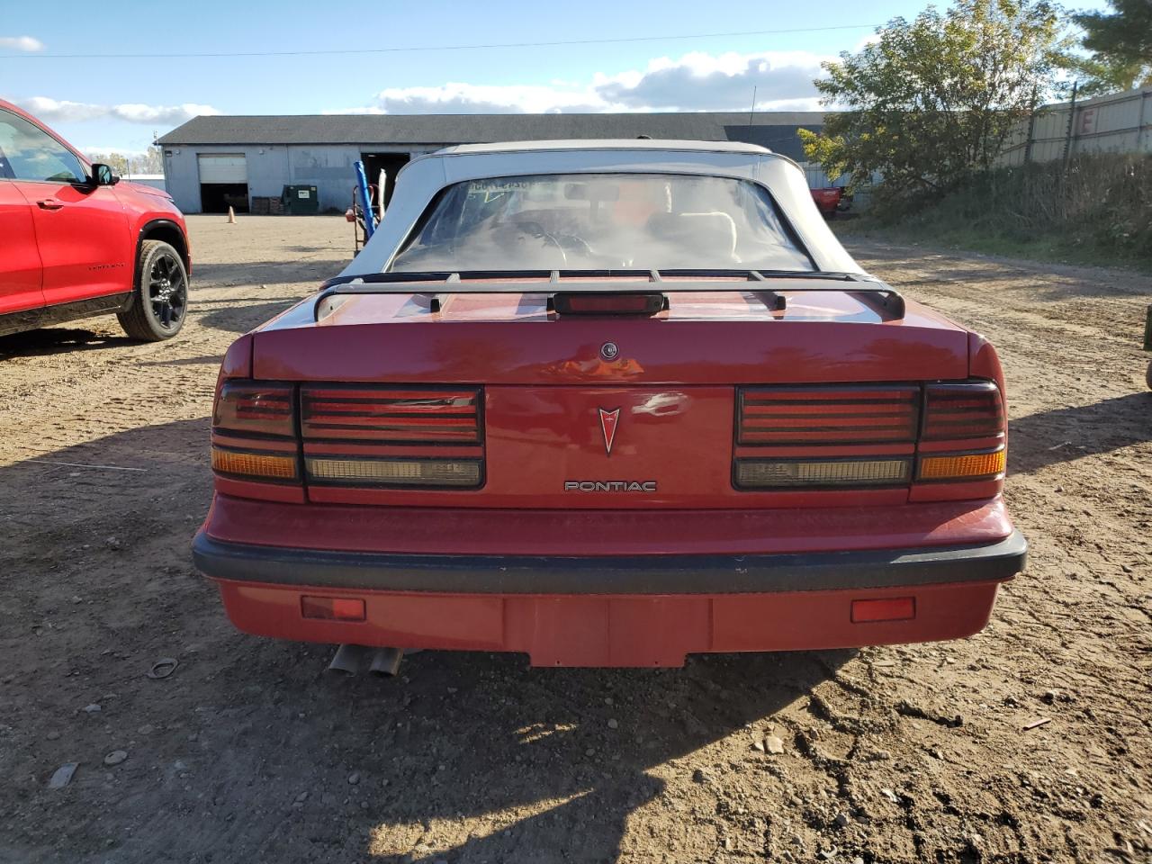 1989 Pontiac Sunbird Gt VIN: 1G2JU31M3K7500700 Lot: 82494705