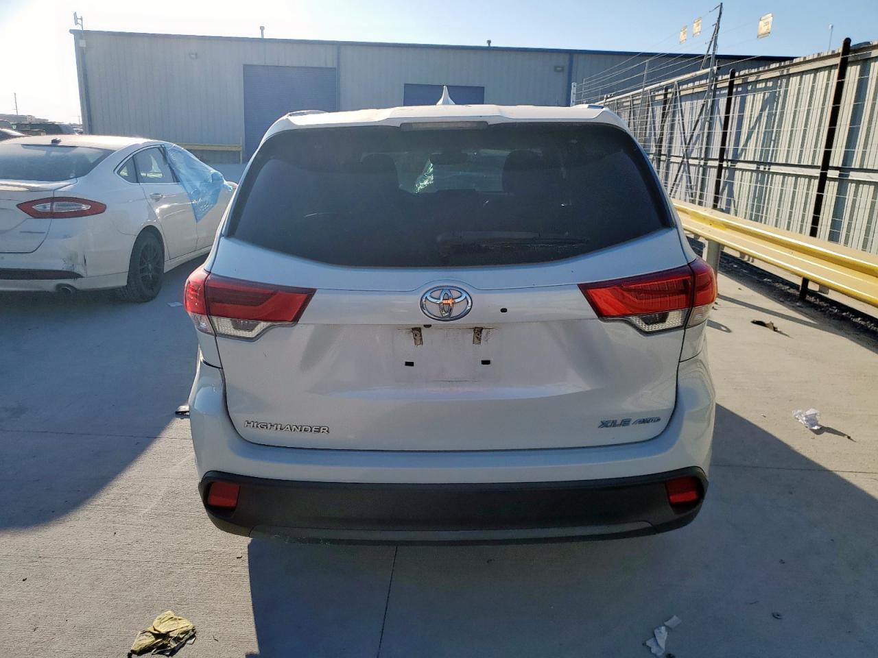 2018 Toyota Highlander Se VIN: 5TDJZRFH2JS892312 Lot: 85932365