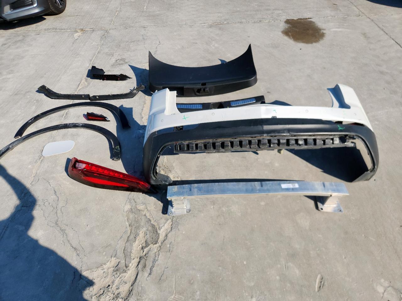 2023 Cadillac Xt4 Premium Luxury VIN: 1GYFZCR48PF100503 Lot: 85839015