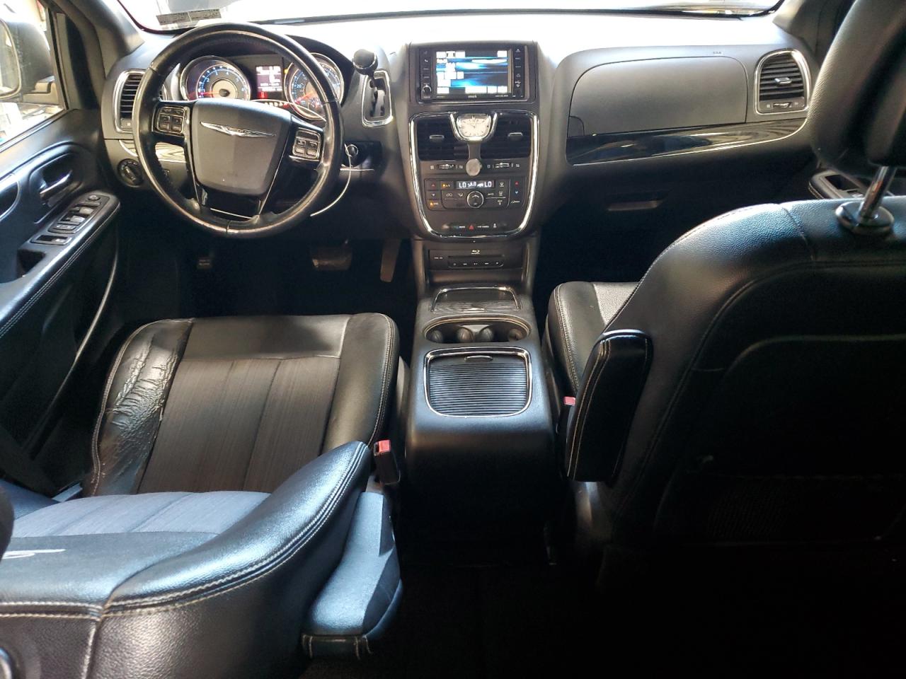 2015 Chrysler Town & Country S VIN: 2C4RC1HG0FR526164 Lot: 82346845