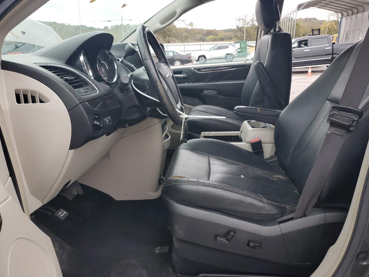 2016 Chrysler Town & Country Touring VIN: 2C4RC1BGXGR281545 Lot: 82631225