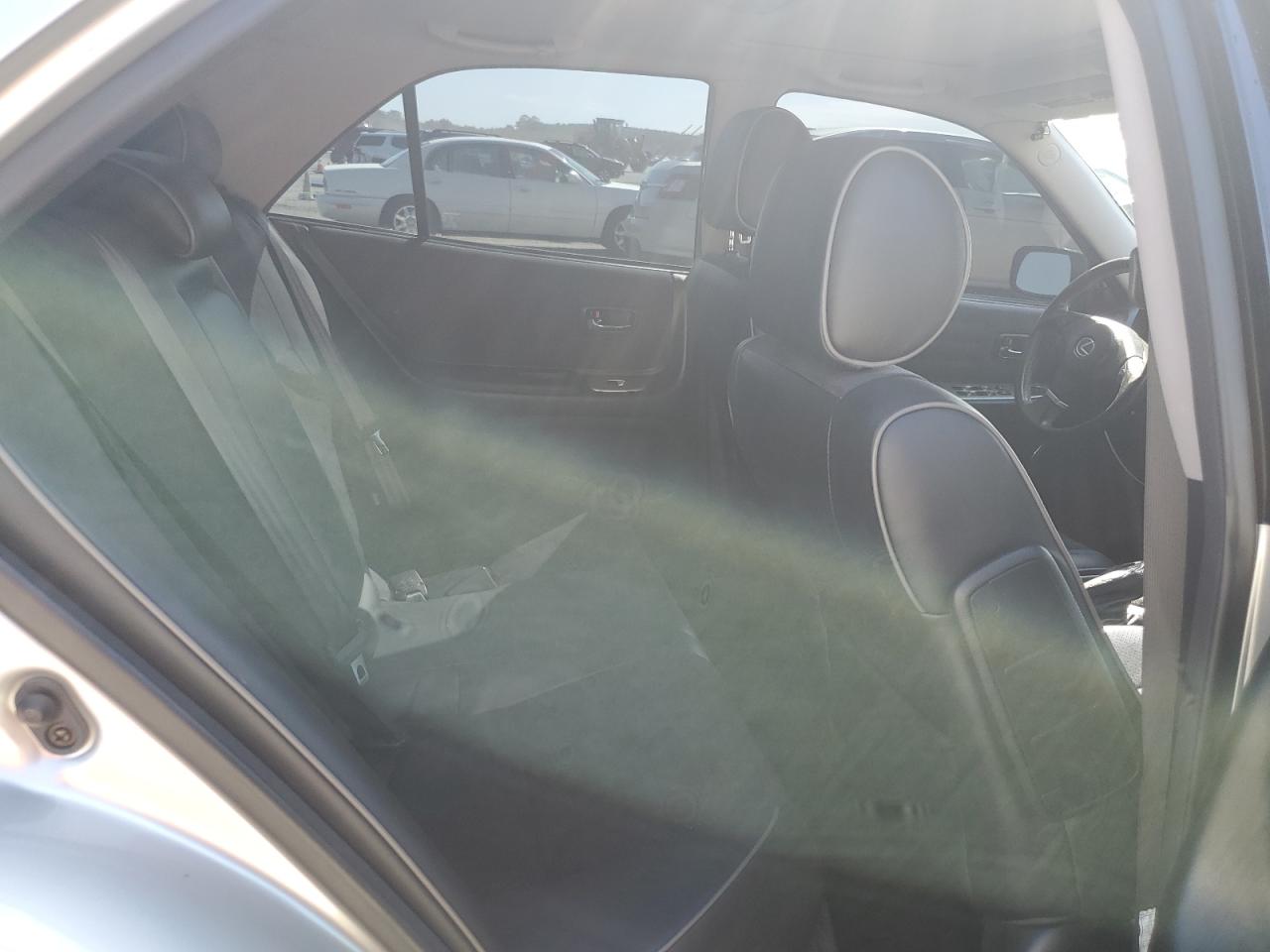 2004 Lexus Is 300 VIN: JTHBD192240085869 Lot: 85588805