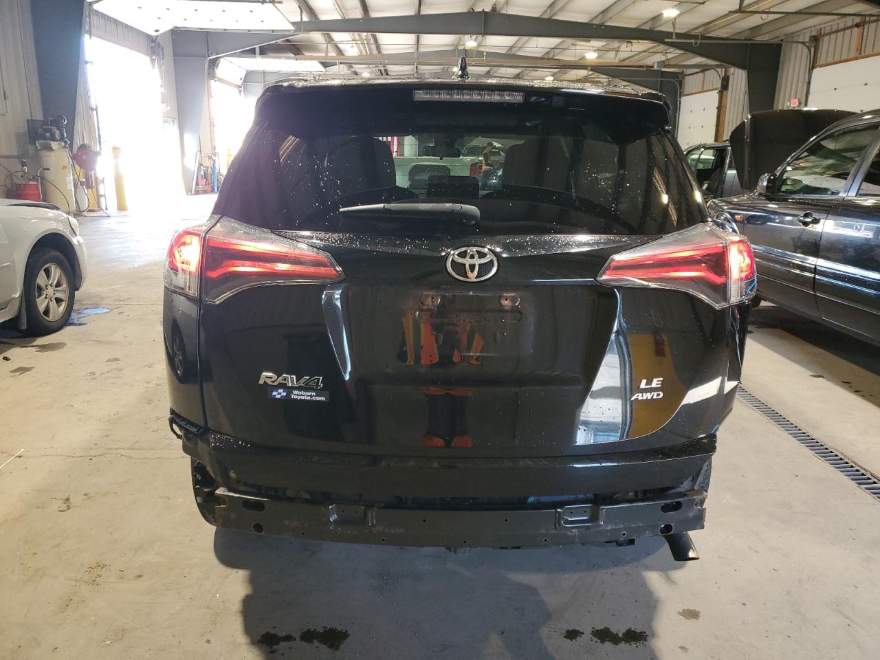 2018 Toyota Rav4 Le VIN: 2T3BFREV5JW732475 Lot: 85549395