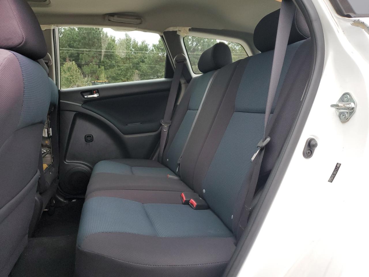 2005 Toyota Corolla Matrix Base VIN: 2T1LR30E15C490302 Lot: 86435055