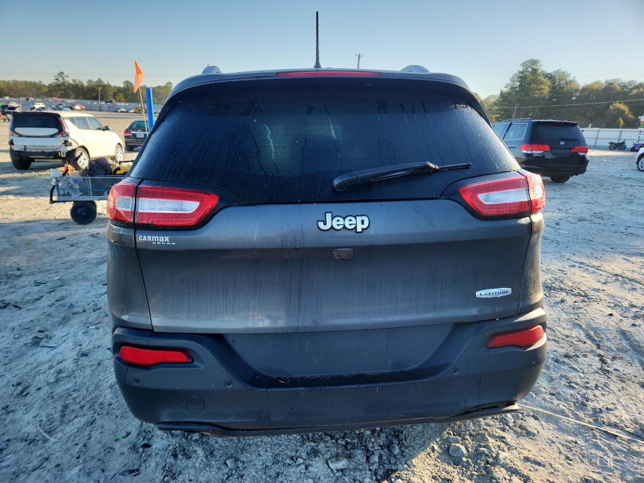 2017 Jeep Cherokee Latitude VIN: 1C4PJLCB8HW572985 Lot: 89872245