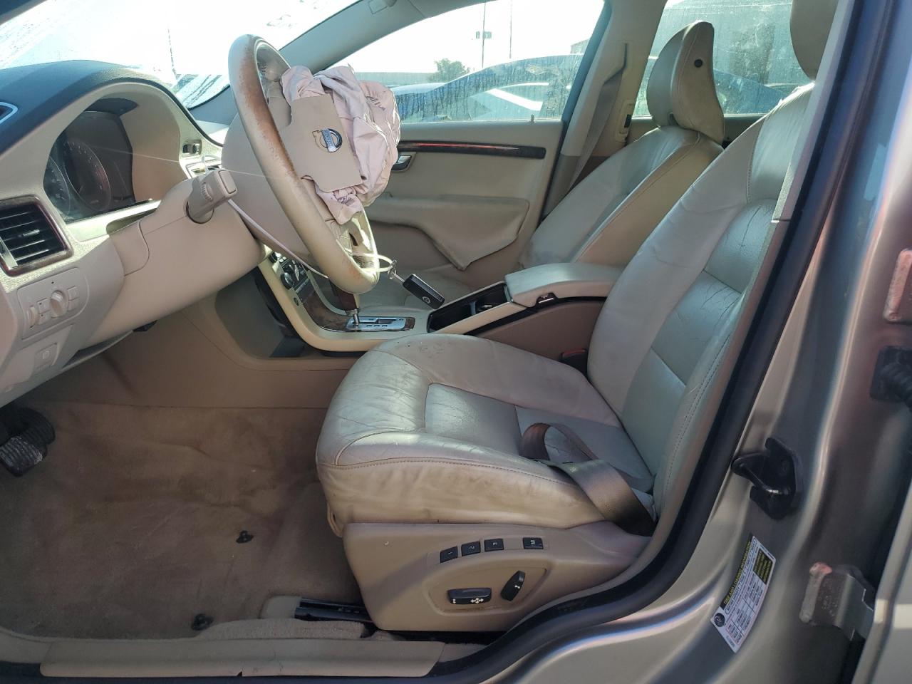 2008 Volvo V70 3.2 VIN: YV1BW982381008515 Lot: 85698915