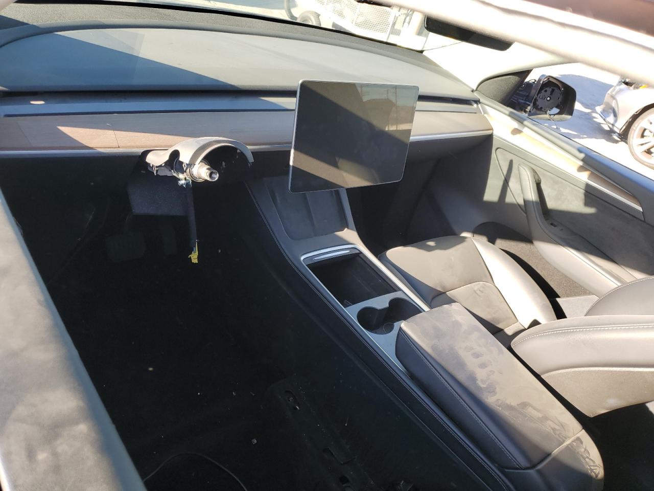 2024 Tesla Model Y VIN: 7SAYGDEE7RF108398 Lot: 90646095