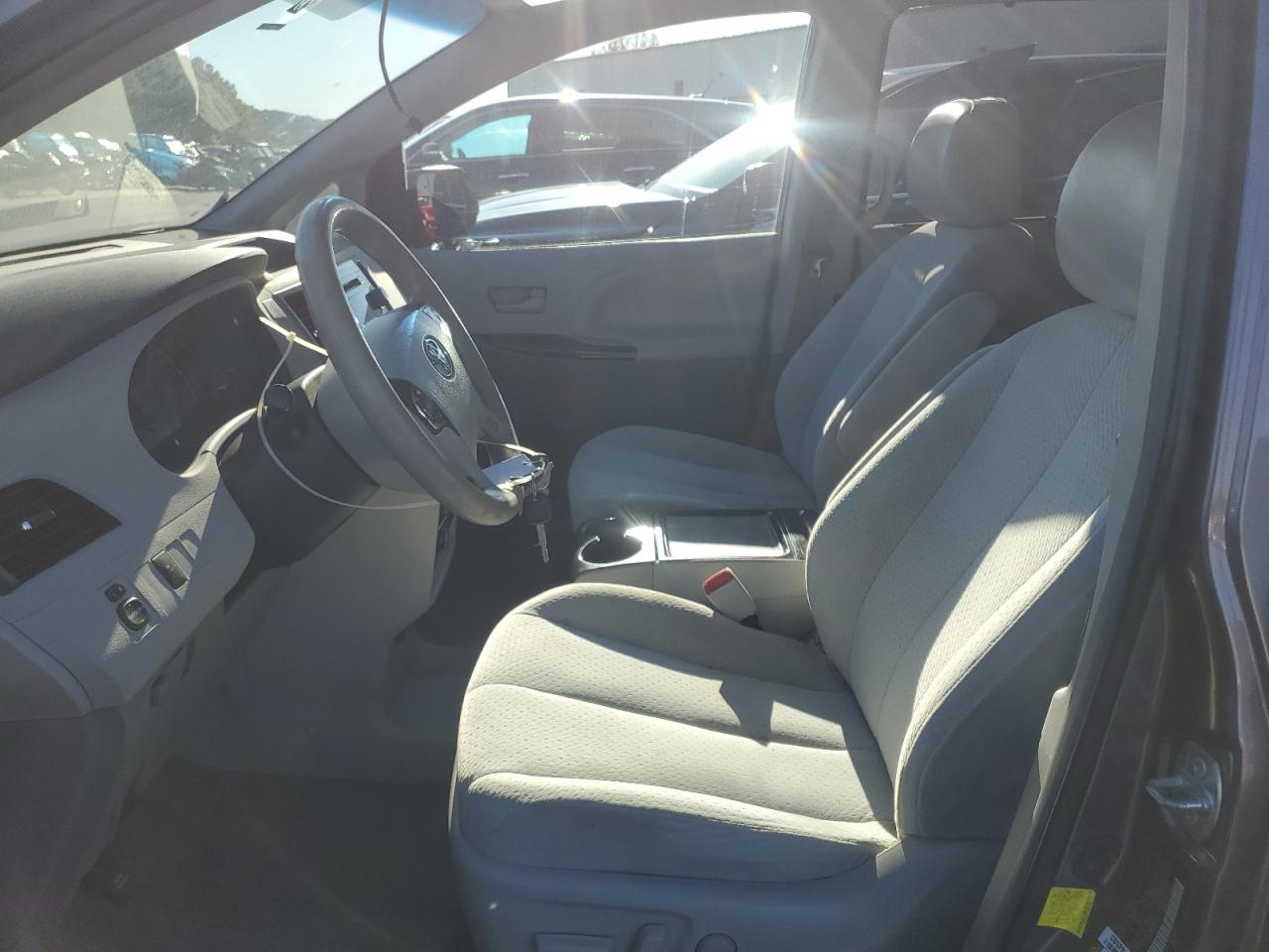 2012 Toyota Sienna Le VIN: 5TDKK3DC7CS257604 Lot: 87441625