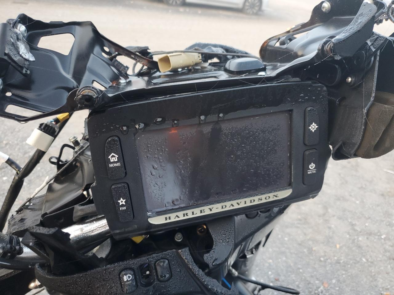 2017 Harley-Davidson Flhtk Shrine Ultra Limited VIN: 1HD1KND10HB633126 Lot: 81850615