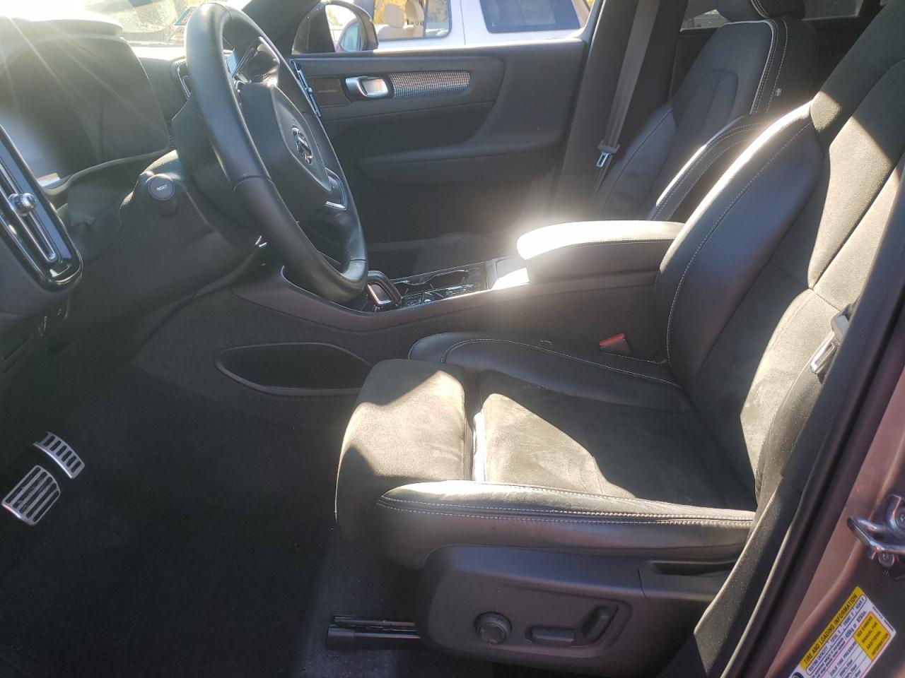 2022 Volvo Xc40 T5 R-Design VIN: YV4162UM5N2647322 Lot: 89903175