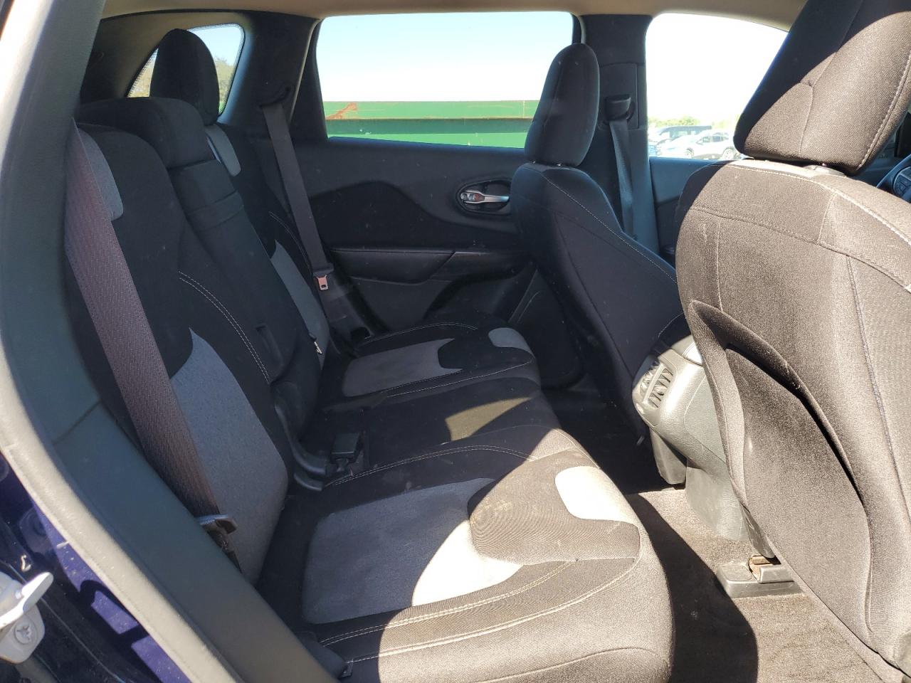 2015 Jeep Cherokee Sport VIN: 1C4PJLAB2FW657076 Lot: 82625765