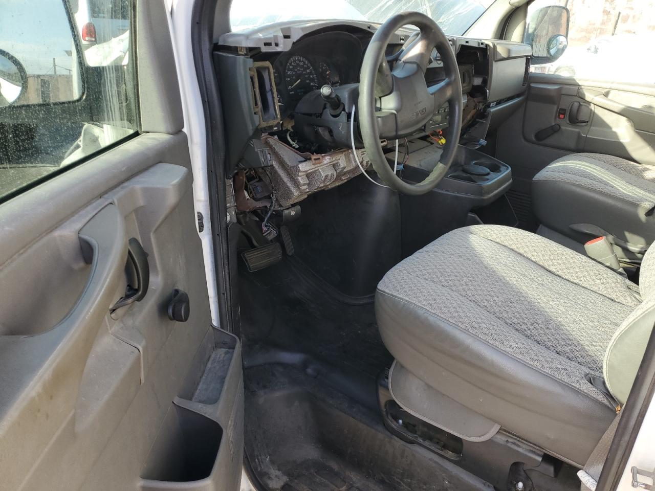 2005 GMC Savana Cutaway G3500 VIN: 1GDHG31U551218160 Lot: 82434615