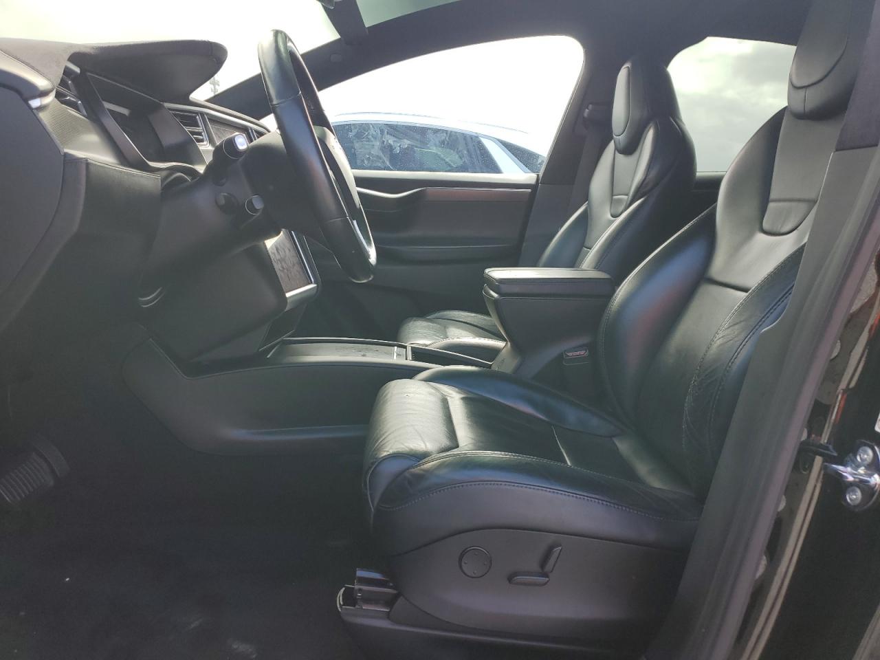 2017 Tesla Model X VIN: 5YJXCDE2XHF054443 Lot: 82227365