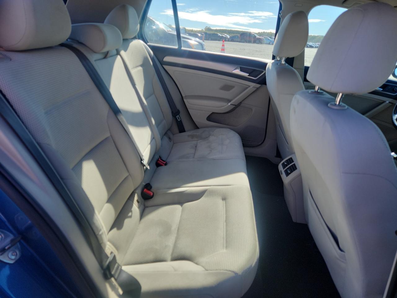 2017 Volkswagen Golf S VIN: 3VW117AU4HM033052 Lot: 82427885