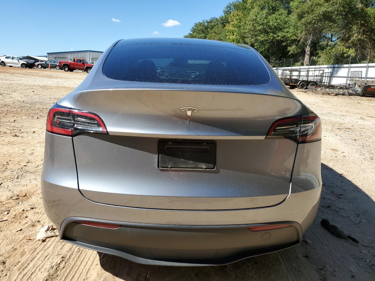 2024 Tesla Model Y VIN: 7SAYGDEDXRA334052 Lot: 82443385