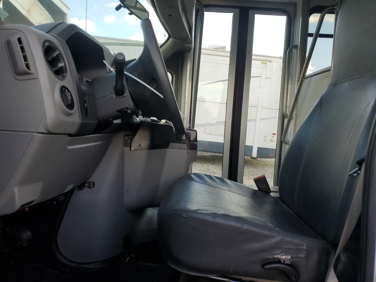 2016 Ford Econoline E350 Super Duty Cutaway Van VIN: 1FDEE3FL0GDC32199 Lot: 84604045