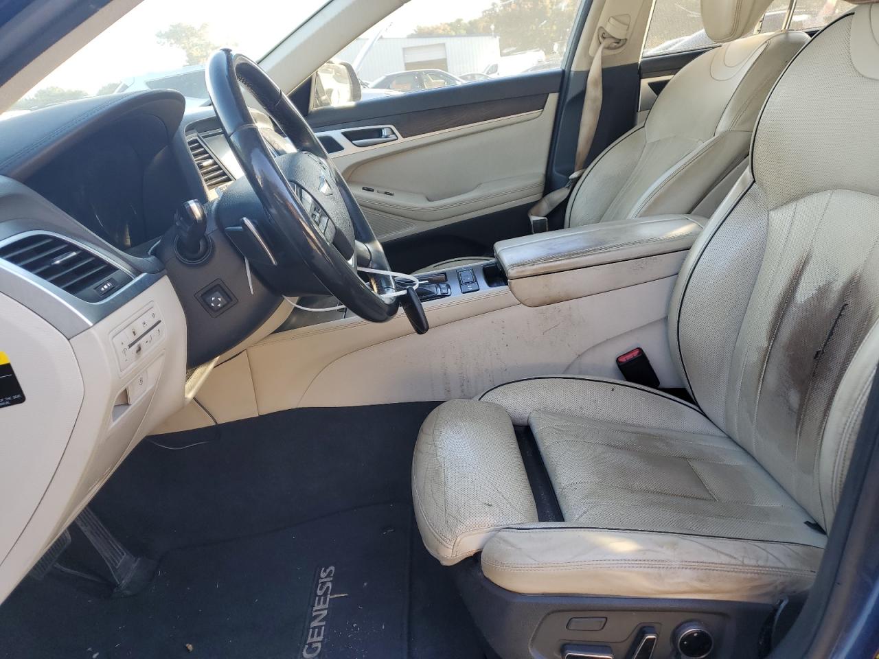 2015 Hyundai Genesis 5.0L VIN: KMHGN4JF7FU092201 Lot: 87271675