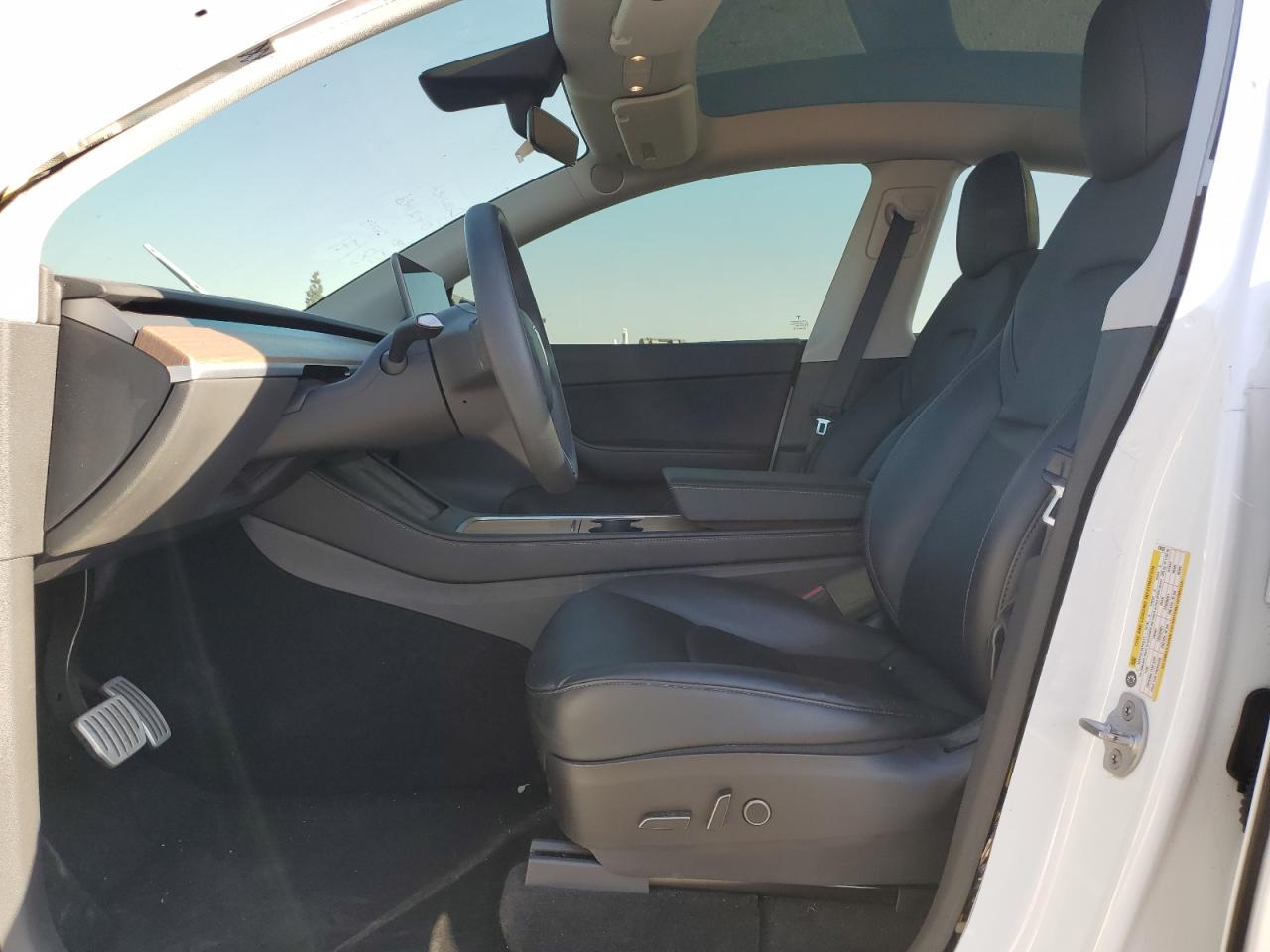 2022 Tesla Model Y VIN: 7SAYGDEF1NF438332 Lot: 84586025