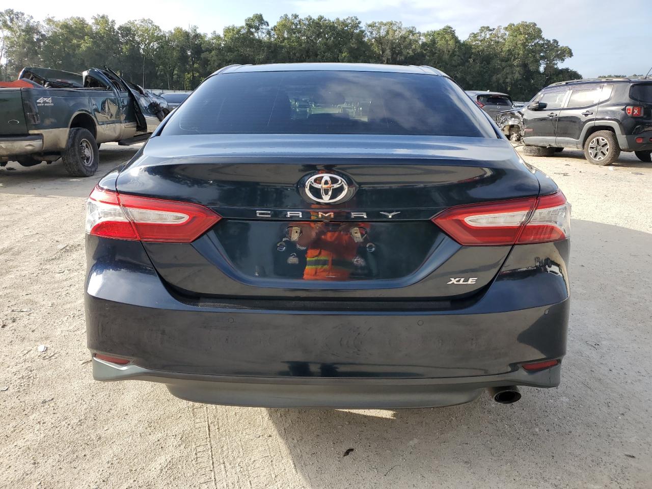 2018 Toyota Camry L VIN: 4T1B11HK8JU501810 Lot: 82289315