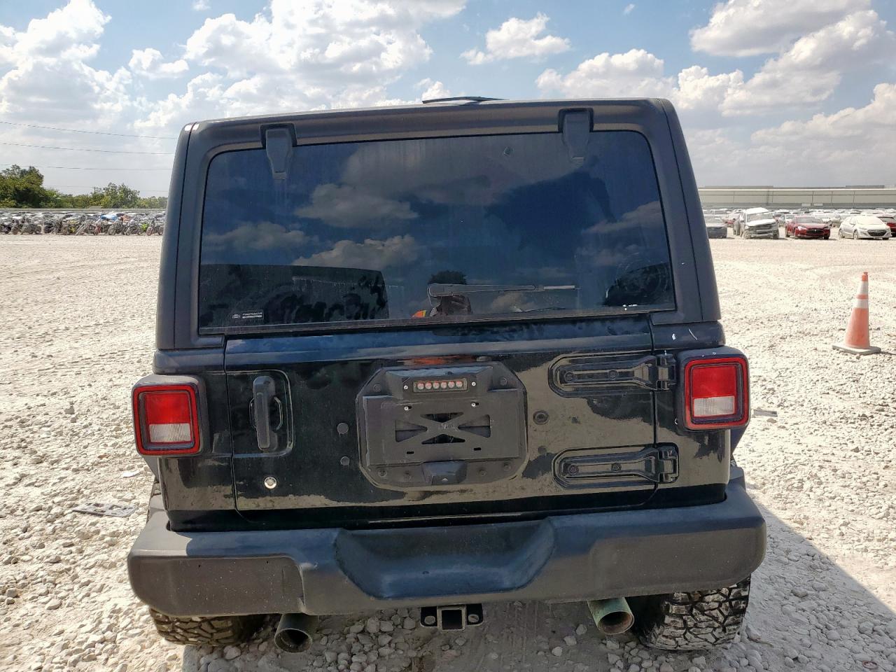 2019 Jeep Wrangler Unlimited Sport VIN: 1C4HJXDGXKW510906 Lot: 80701135