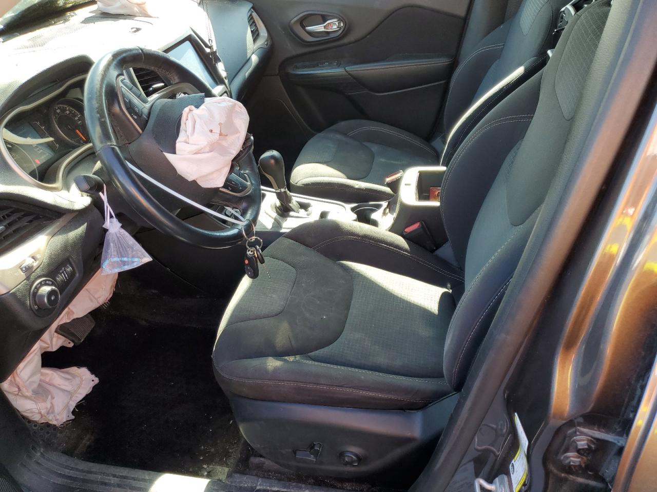 2016 Jeep Cherokee Latitude VIN: 1C4PJMCB2GW183179 Lot: 81939615