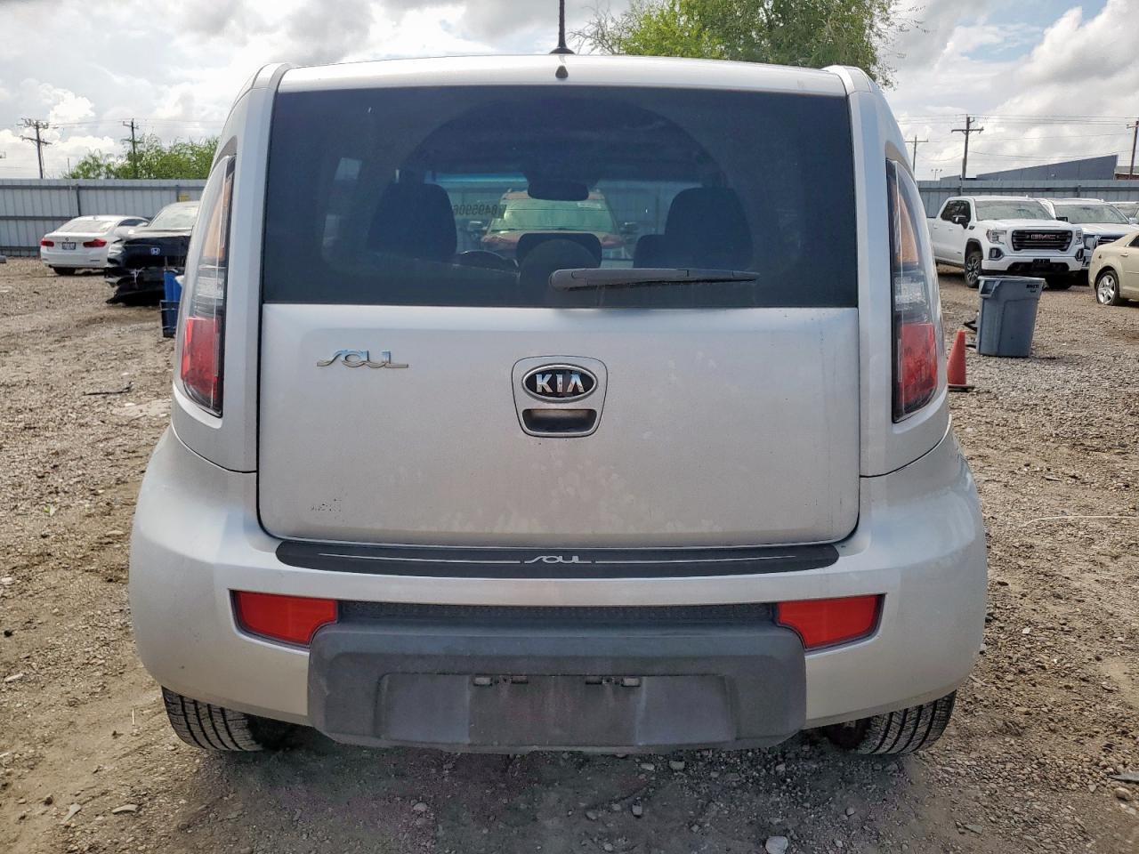 2011 Kia Soul + VIN: KNDJT2A26B7705709 Lot: 84959065