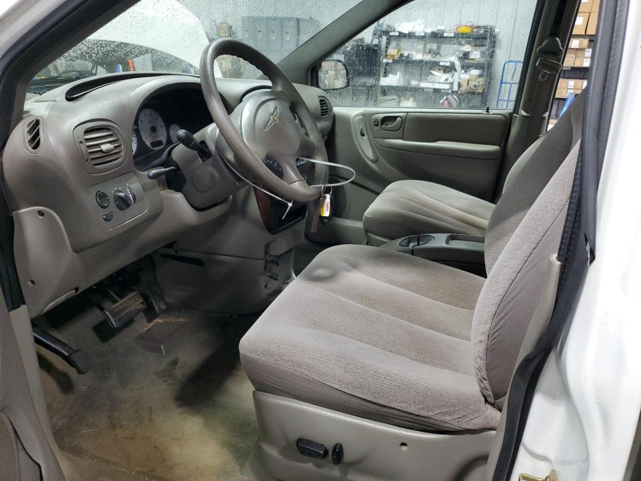 2003 Chrysler Town & Country Lx VIN: 2C4GP44L03R266215 Lot: 89824885