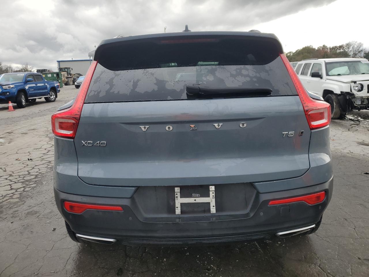 2020 Volvo Xc40 T5 R-Design VIN: YV4162UM6L2336690 Lot: 89856315