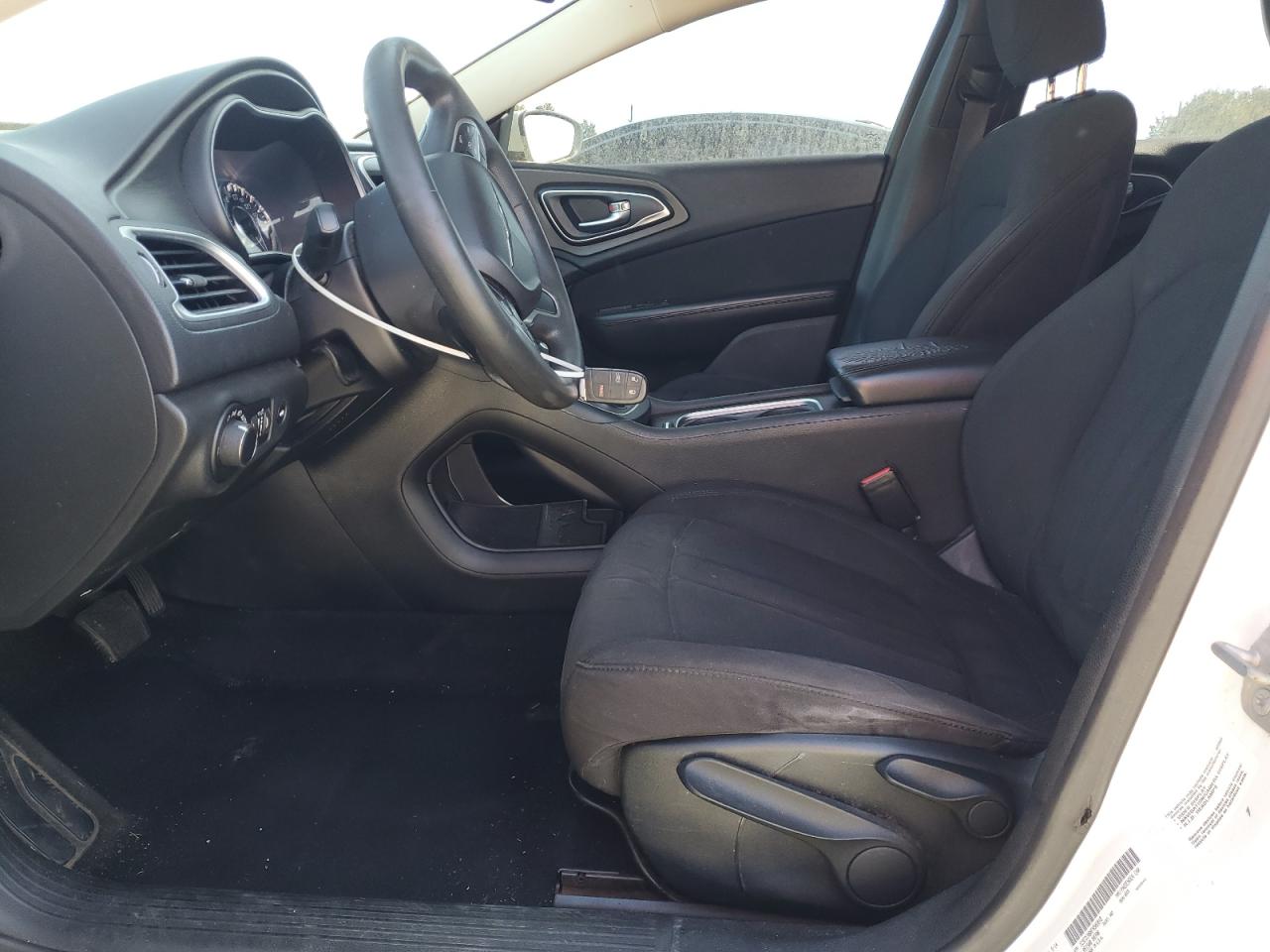 2015 Chrysler 200 Limited VIN: 1C3CCCABXFN502018 Lot: 82246625