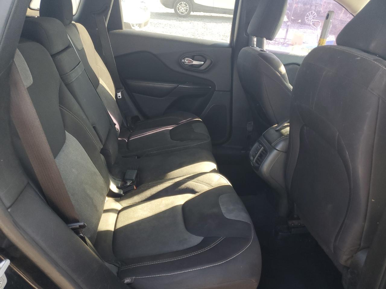 2015 Jeep Cherokee Sport VIN: 1C4PJLAB3FW620411 Lot: 84739315