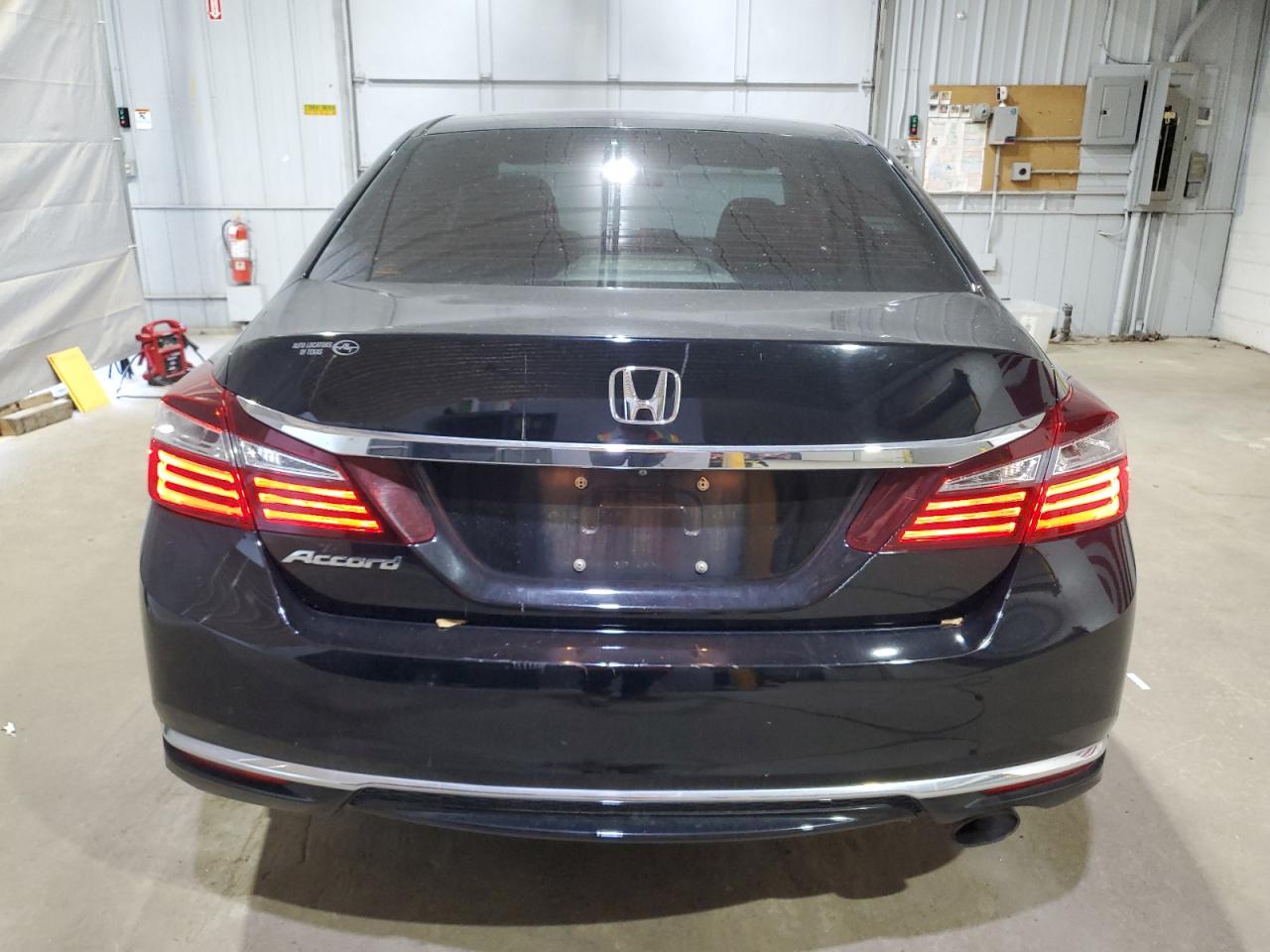 2017 Honda Accord Lx VIN: 1HGCR2F32HA280317 Lot: 84743715