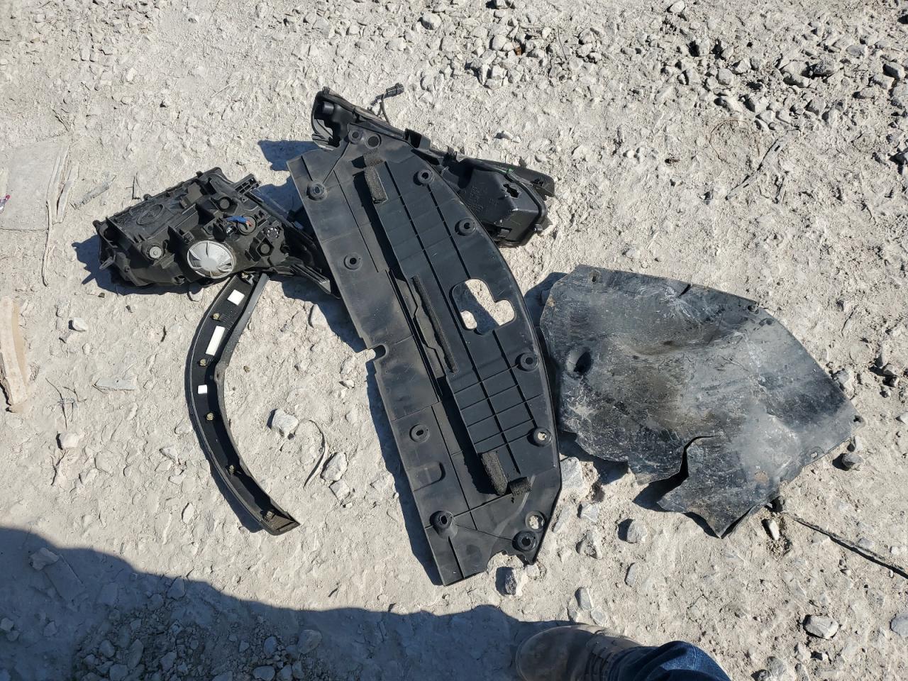 2017 Lexus Nx 200T Base VIN: JTJBARBZ2H2098662 Lot: 81845255