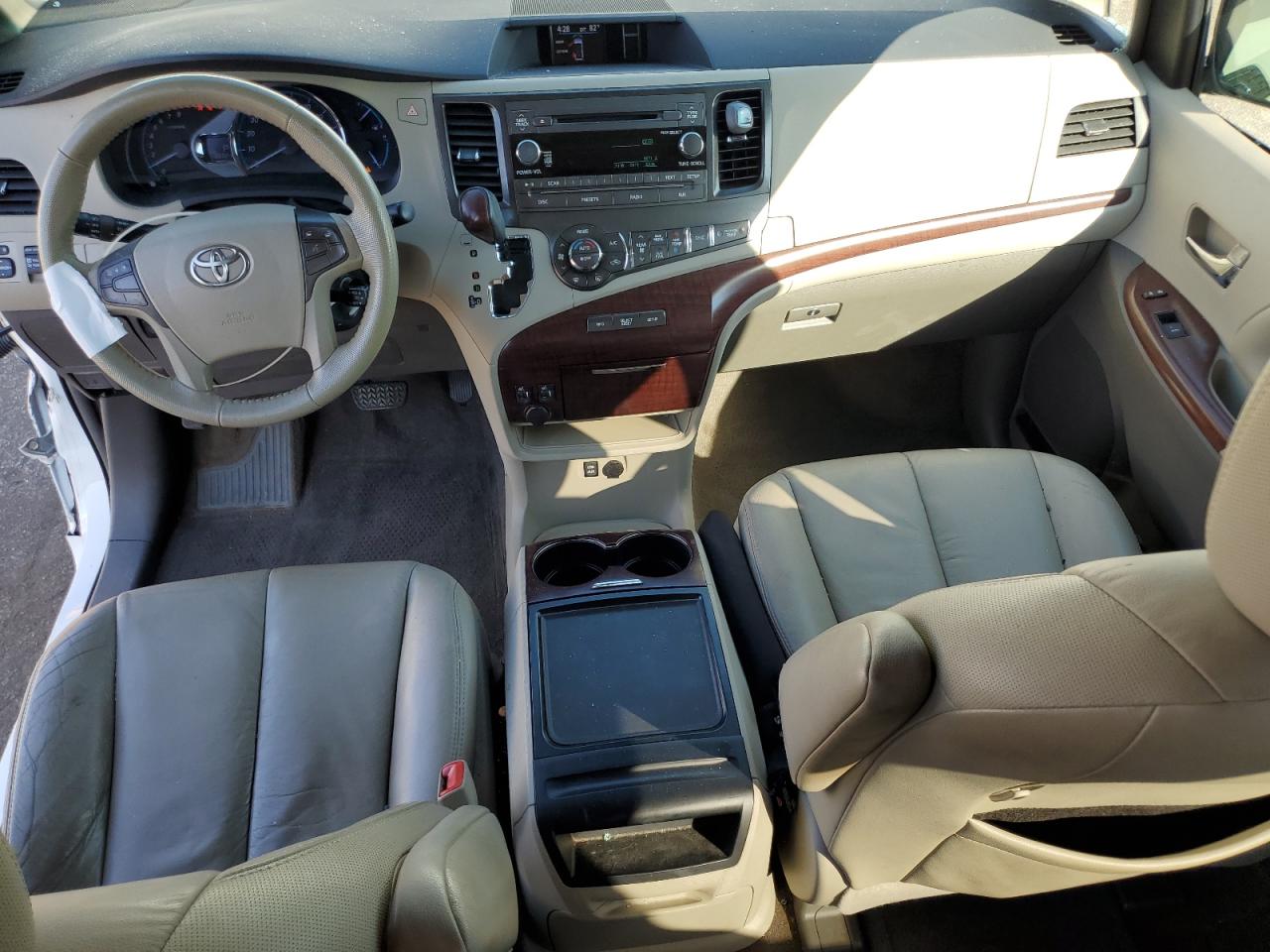 2012 Toyota Sienna Xle VIN: 5TDYK3DC8CS234066 Lot: 84642265